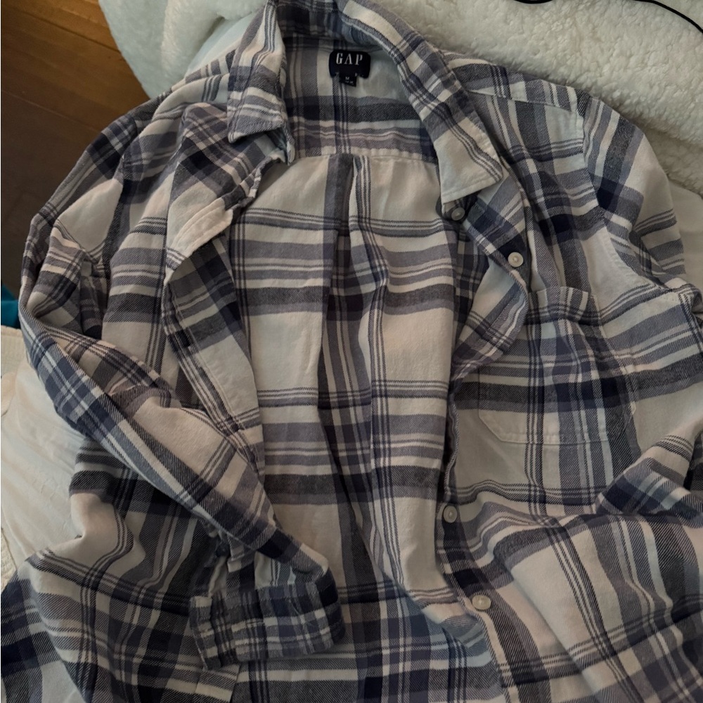 GAP women’s Navy and White Plaid Button Down Shirt